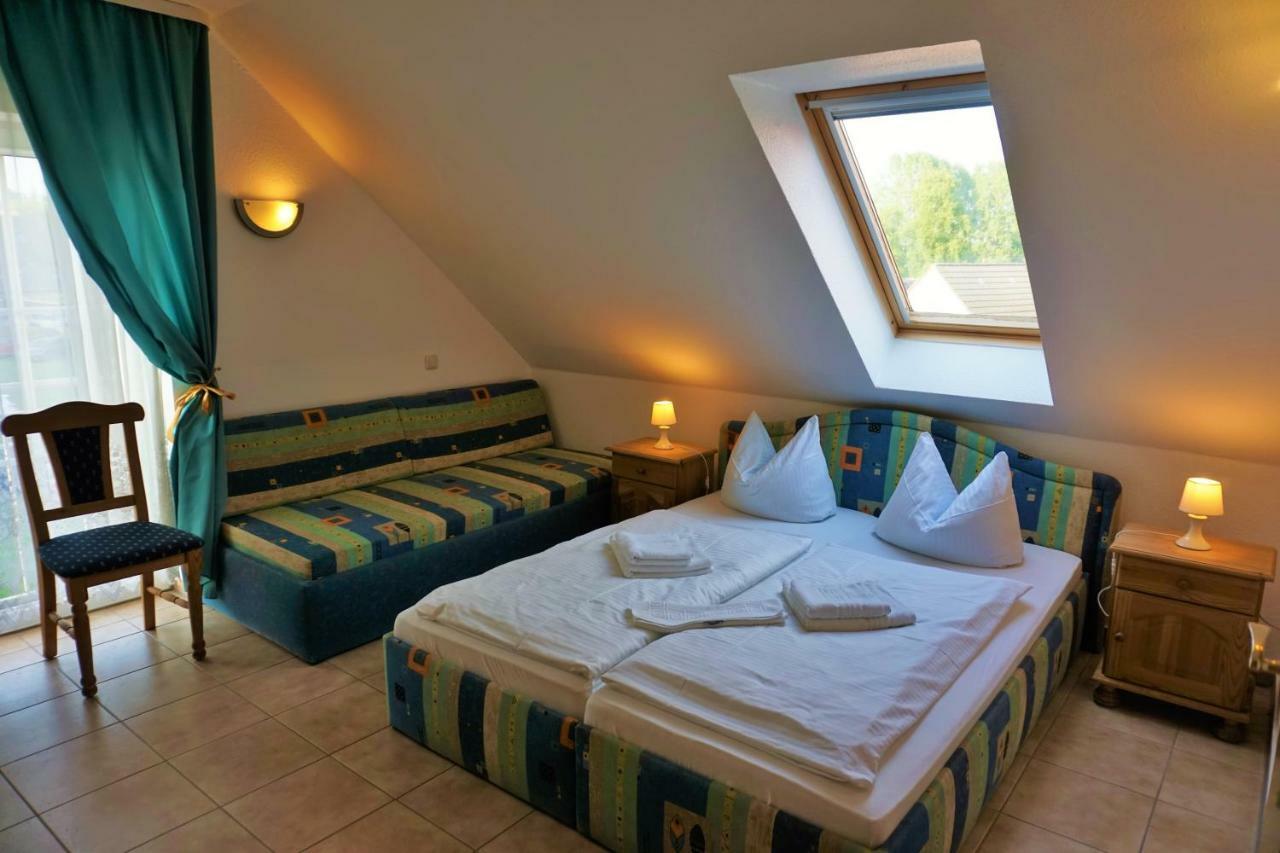 Pension Am Deich Kroslin Экстерьер фото