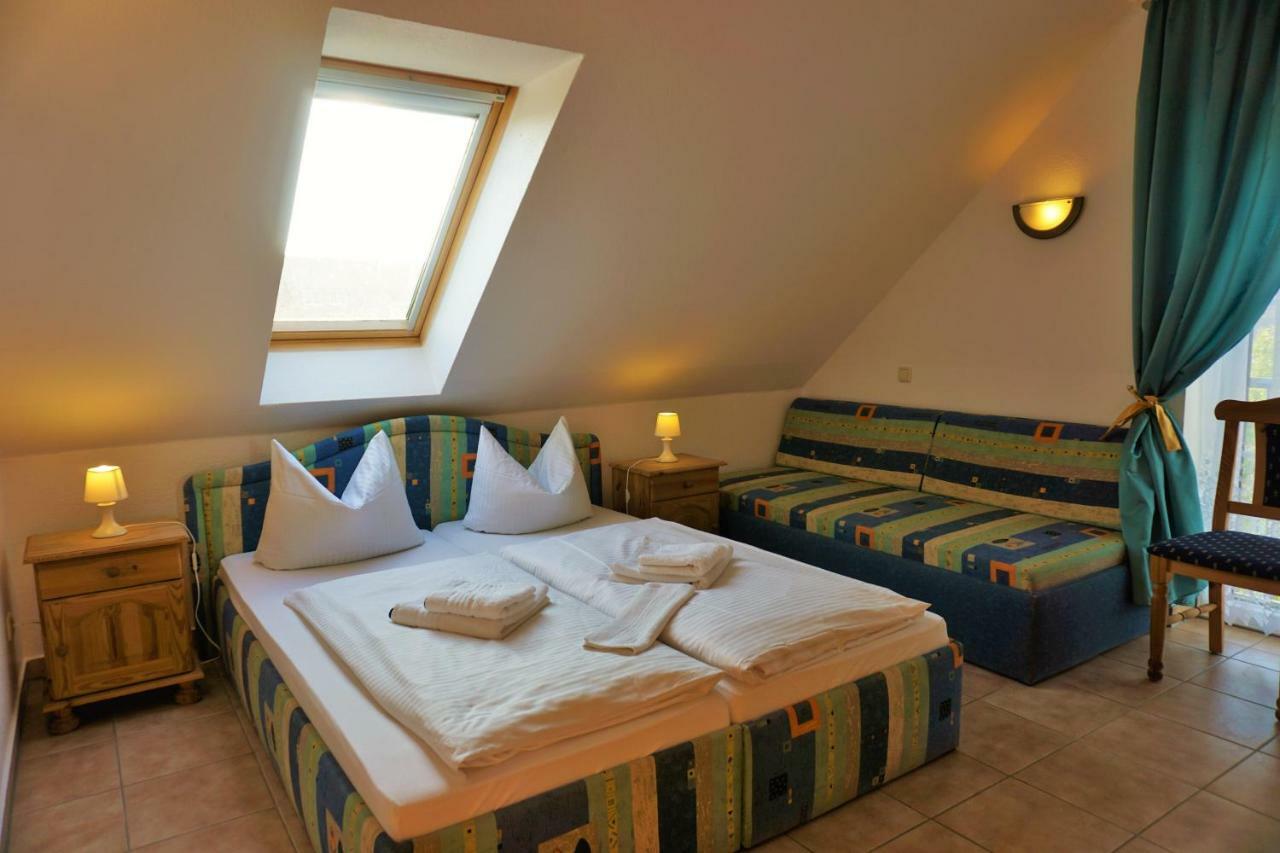 Pension Am Deich Kroslin Экстерьер фото