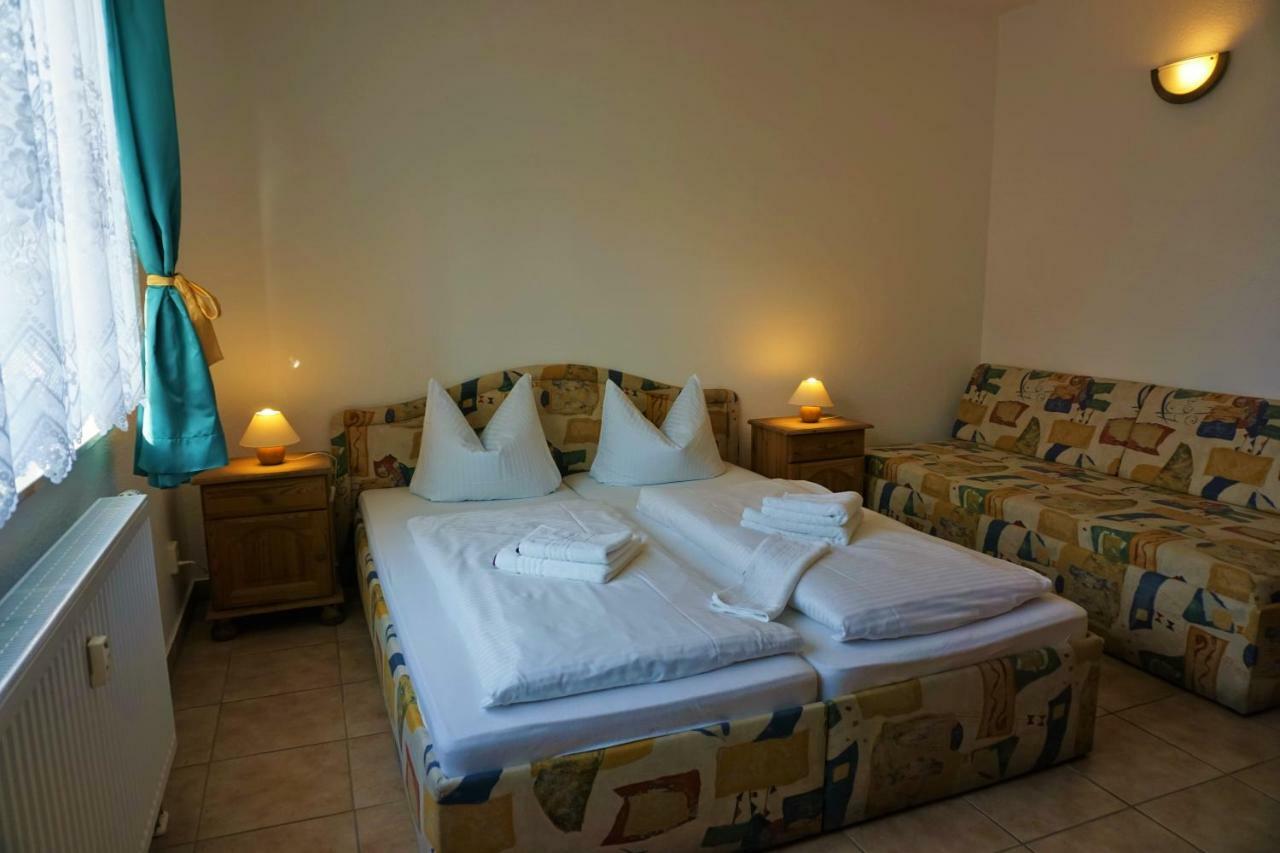 Pension Am Deich Kroslin Экстерьер фото